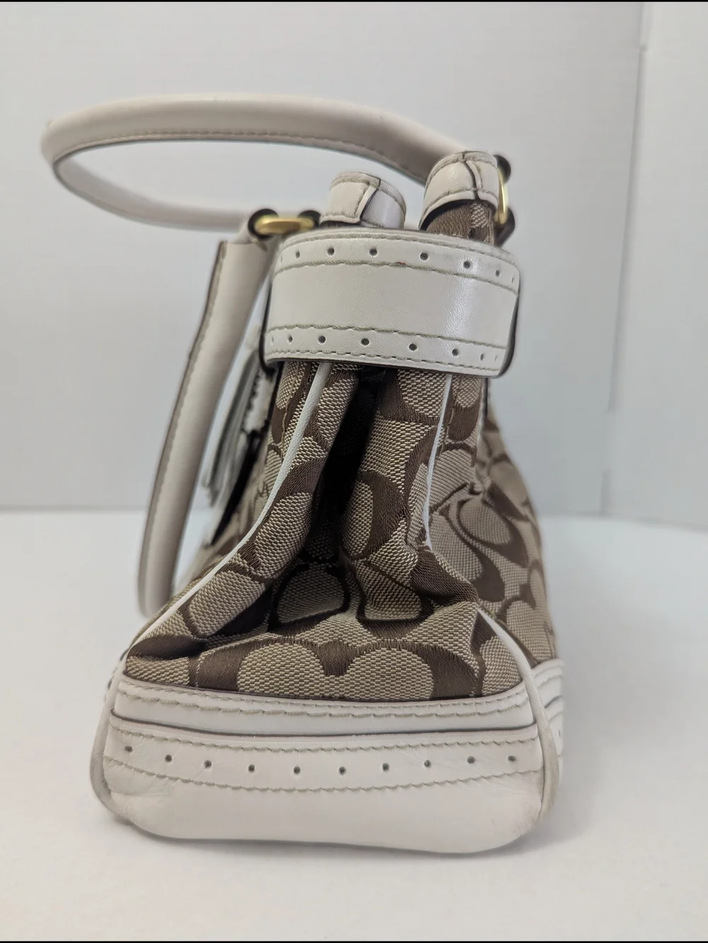 COACH Hamptons Signature Canvas Shoulder Bag Brown Monogram White Leather H0673
